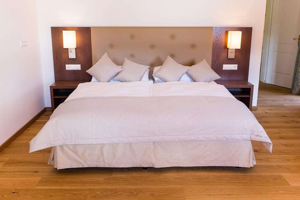 Stiftsschmiede Ossiach Hotell Exteriör bild