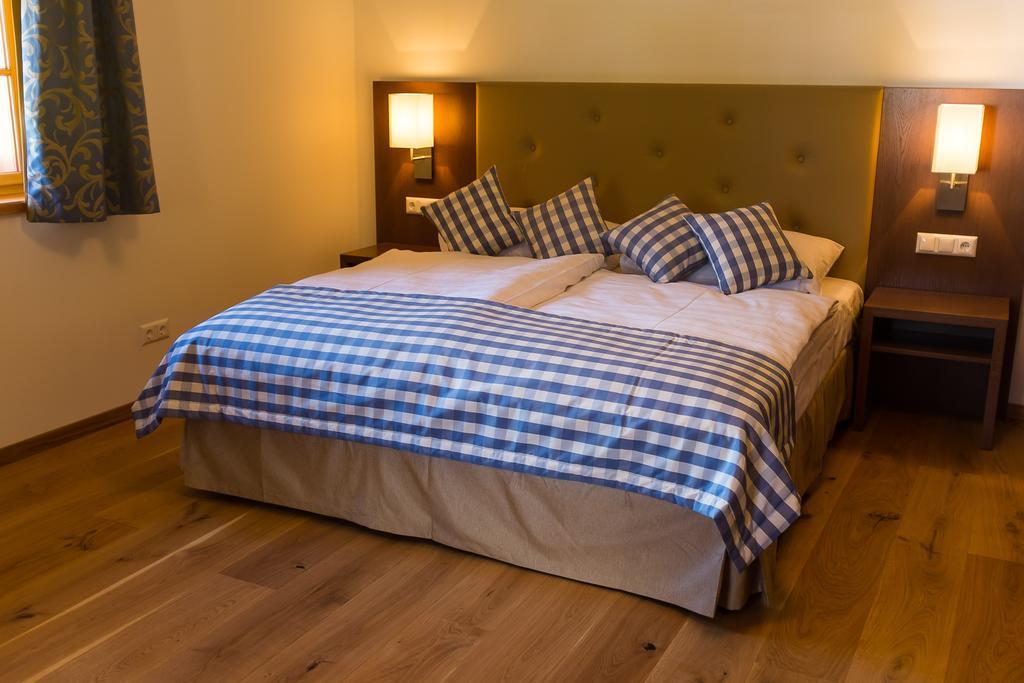 Stiftsschmiede Ossiach Hotell Exteriör bild